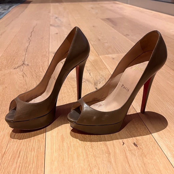 Christian Louboutin taupe peak toe heels - Picture 8 of 9